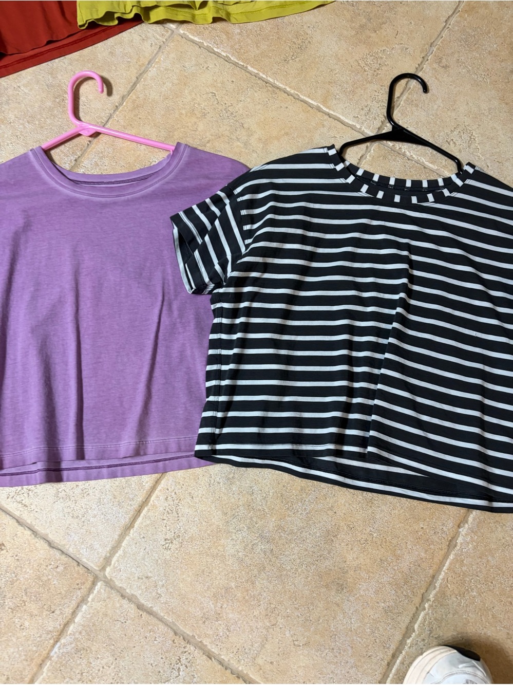 Lululemon cates tee bundle Sz 6 euc